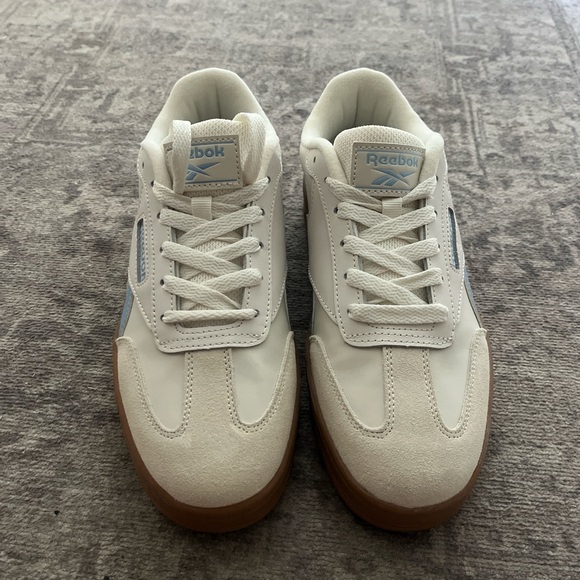 Reebok Cream and Blue Retro Sneakers with Gum Sole - Picture 2 of 5